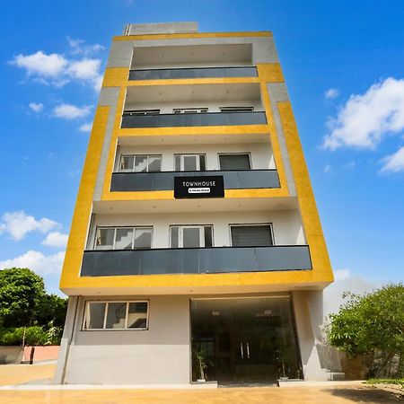 ホテル Super Townhouse Sector 69 グルガウン エクステリア 写真