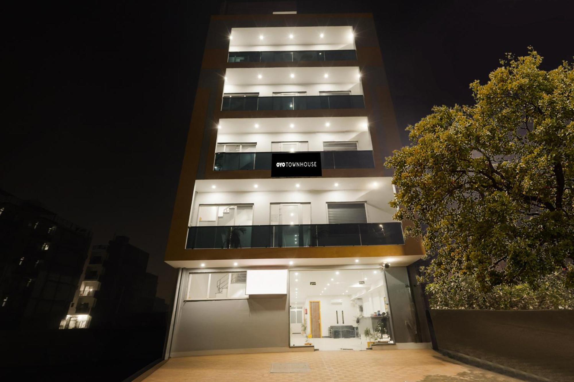 ホテル Super Townhouse Sector 69 グルガウン エクステリア 写真
