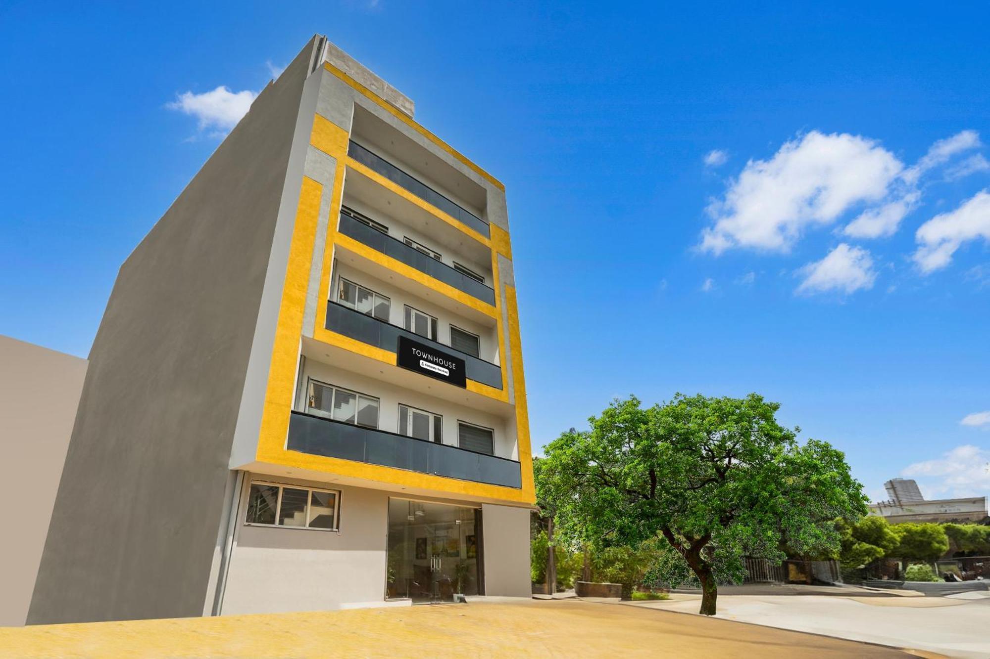 ホテル Super Townhouse Sector 69 グルガウン エクステリア 写真